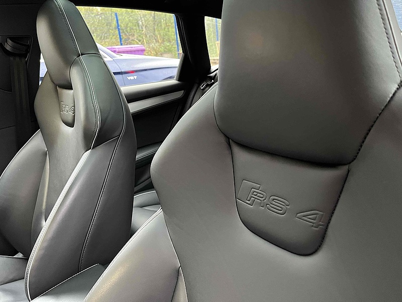 Audi 4.2 FSI V8 Estate 5dr Petrol S Tronic quattro Euro 5 (450 ps)