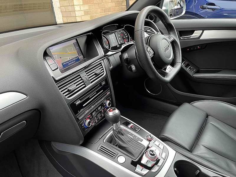 Audi 4.2 FSI V8 Estate 5dr Petrol S Tronic quattro Euro 5 (450 ps)