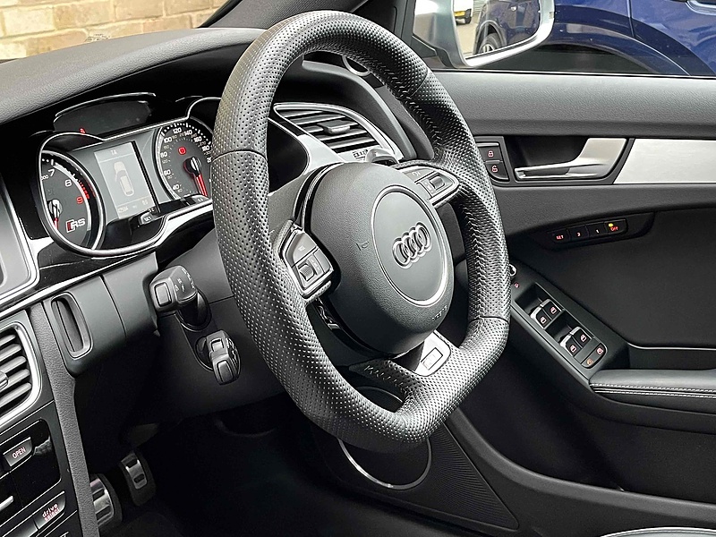 Audi 4.2 FSI V8 Estate 5dr Petrol S Tronic quattro Euro 5 (450 ps)