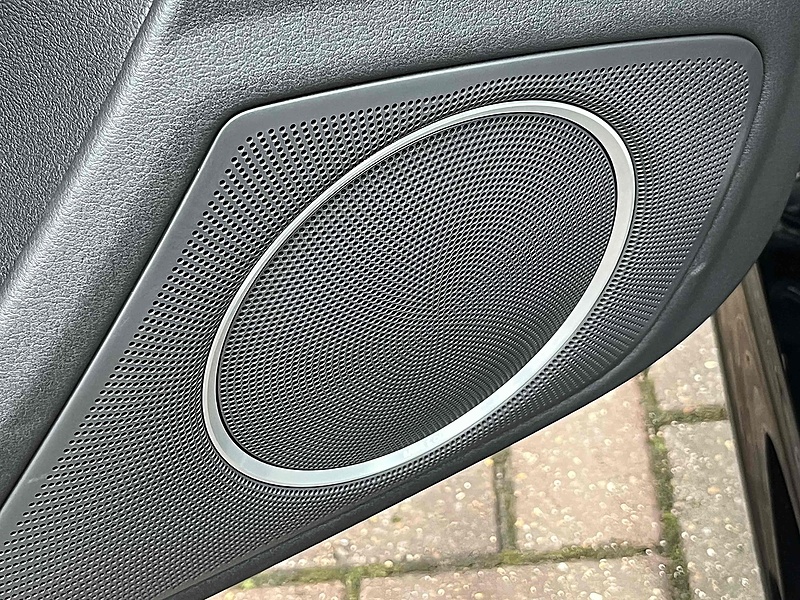 Audi 4.2 FSI V8 Estate 5dr Petrol S Tronic quattro Euro 5 (450 ps)