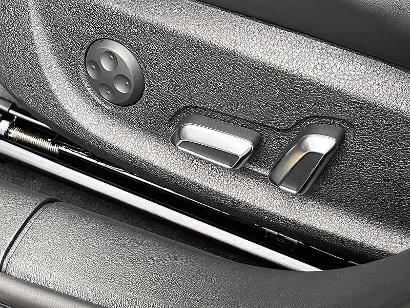 Audi 4.2 FSI V8 Estate 5dr Petrol S Tronic quattro Euro 5 (450 ps)