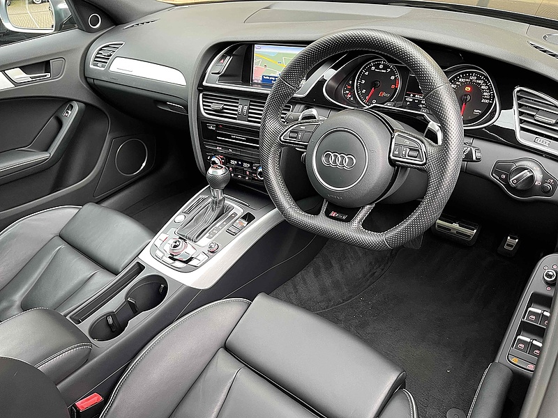 Audi 4.2 FSI V8 Estate 5dr Petrol S Tronic quattro Euro 5 (450 ps)