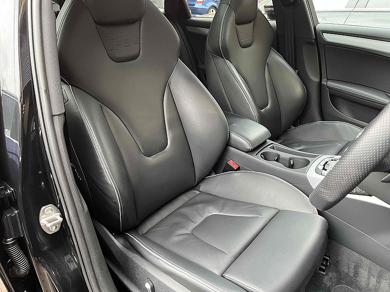 Audi 4.2 FSI V8 Estate 5dr Petrol S Tronic quattro Euro 5 (450 ps)