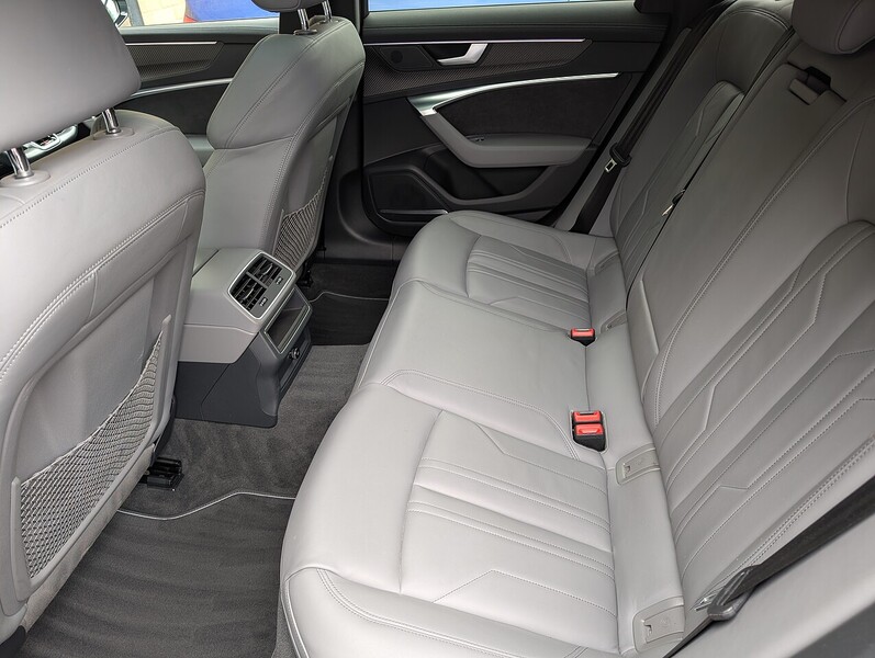 Audi 2.0 TDI 40 Black Edition Estate 5dr Diesel S Tronic quattro Euro 6 (s/s) (204 ps)