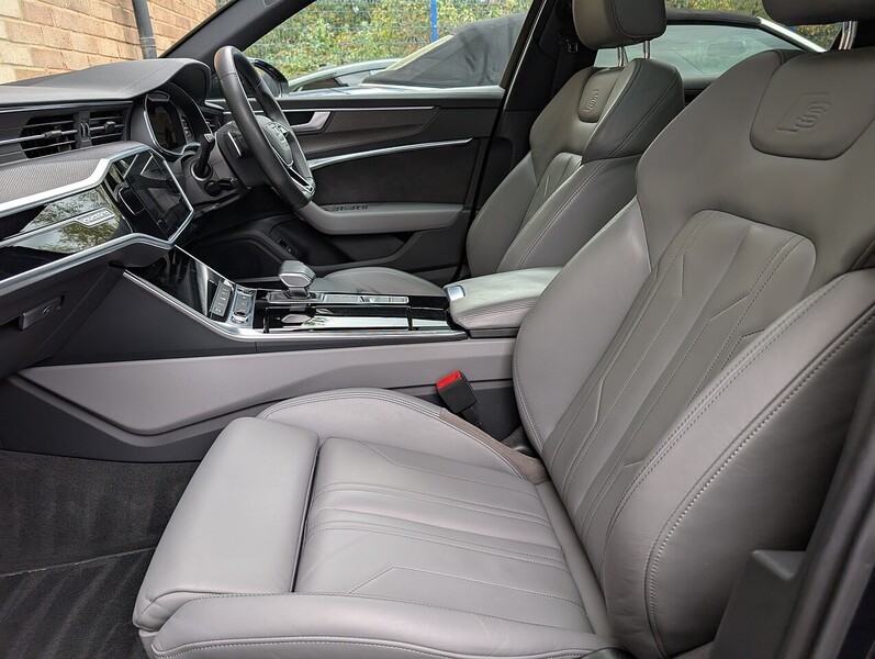 Audi 2.0 TDI 40 Black Edition Estate 5dr Diesel S Tronic quattro Euro 6 (s/s) (204 ps)