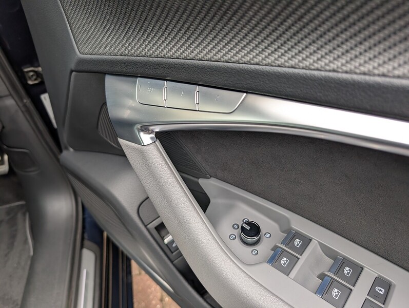 Audi 2.0 TDI 40 Black Edition Estate 5dr Diesel S Tronic quattro Euro 6 (s/s) (204 ps)