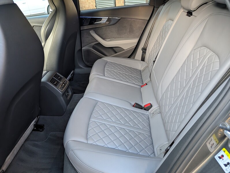 Audi 3.0 TDI V6 Black Edition Estate 5dr Diesel Tiptronic quattro Euro 6 (s/s) (341 ps)