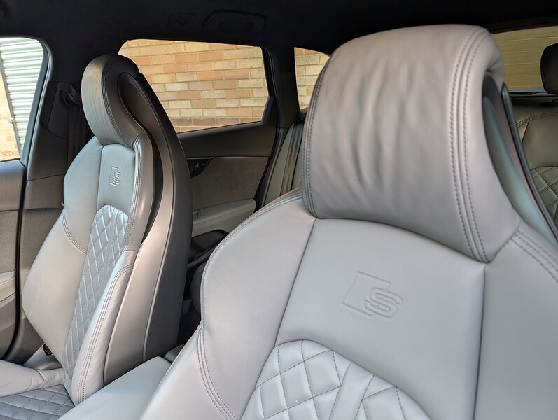 Audi 3.0 TDI V6 Black Edition Estate 5dr Diesel Tiptronic quattro Euro 6 (s/s) (341 ps)