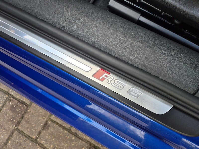 Audi 4.0 TFSI V8 Estate 5dr Petrol Tiptronic quattro Euro 6 (s/s) (560 ps)