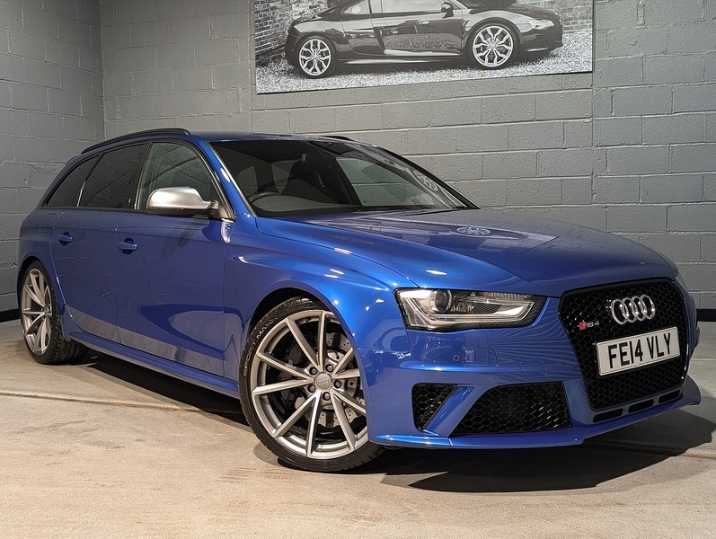Audi 4.2 FSI V8 Estate 5dr Petrol S Tronic quattro Euro 5 (450 ps)
