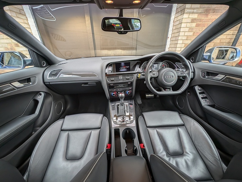 Audi 4.2 FSI V8 Estate 5dr Petrol S Tronic quattro Euro 5 (450 ps)