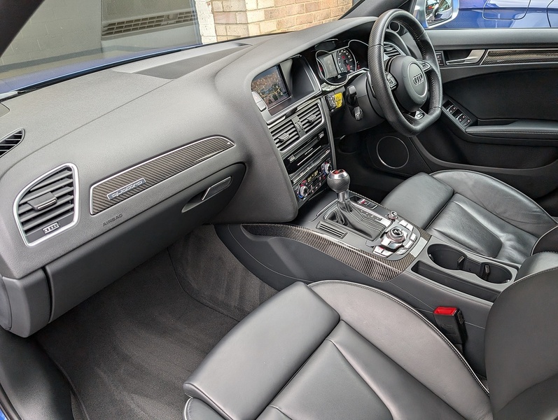Audi 4.2 FSI V8 Estate 5dr Petrol S Tronic quattro Euro 5 (450 ps)