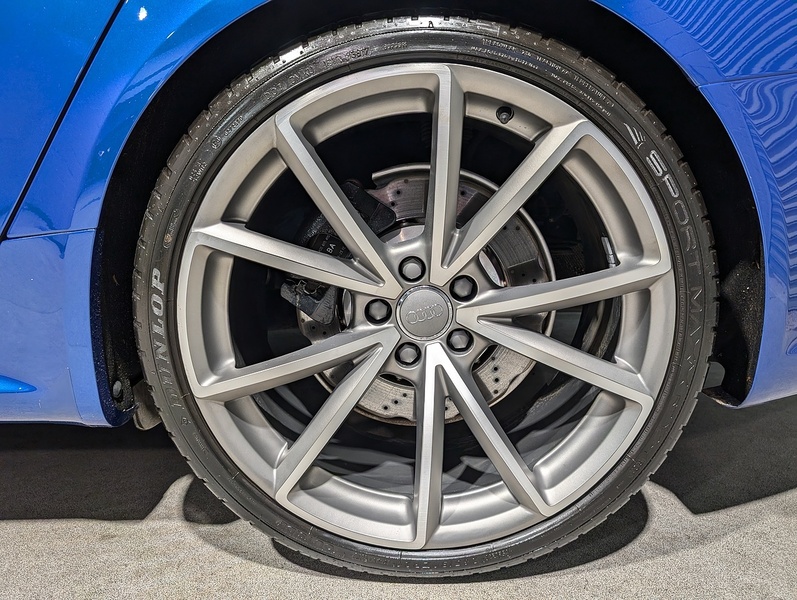 Audi 4.2 FSI V8 Estate 5dr Petrol S Tronic quattro Euro 5 (450 ps)