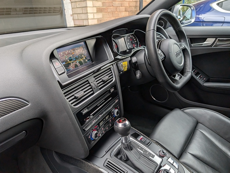 Audi 4.2 FSI V8 Estate 5dr Petrol S Tronic quattro Euro 5 (450 ps)