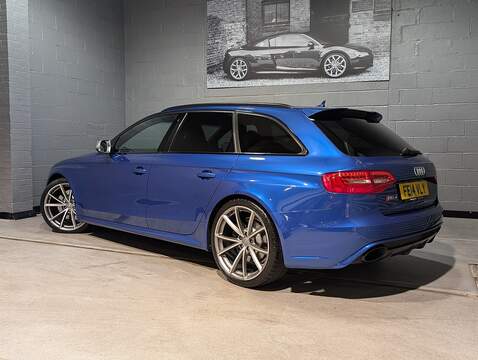 Audi 4.2 FSI V8 Estate 5dr Petrol S Tronic quattro Euro 5 (450 ps)