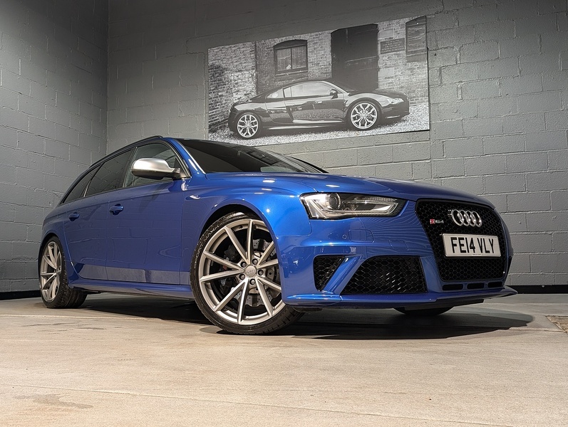 Audi 4.2 FSI V8 Estate 5dr Petrol S Tronic quattro Euro 5 (450 ps)