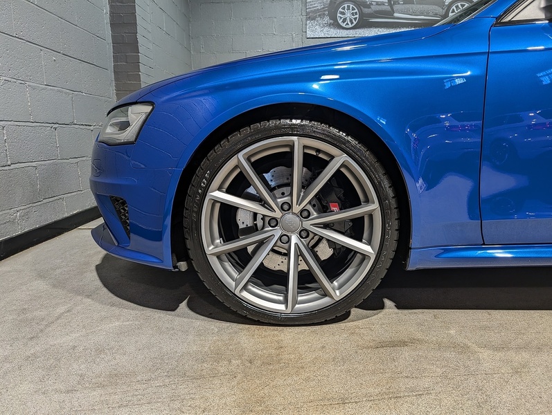 Audi 4.2 FSI V8 Estate 5dr Petrol S Tronic quattro Euro 5 (450 ps)