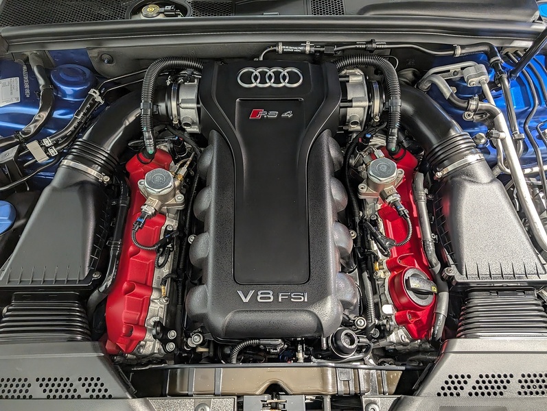 Audi 4.2 FSI V8 Estate 5dr Petrol S Tronic quattro Euro 5 (450 ps)
