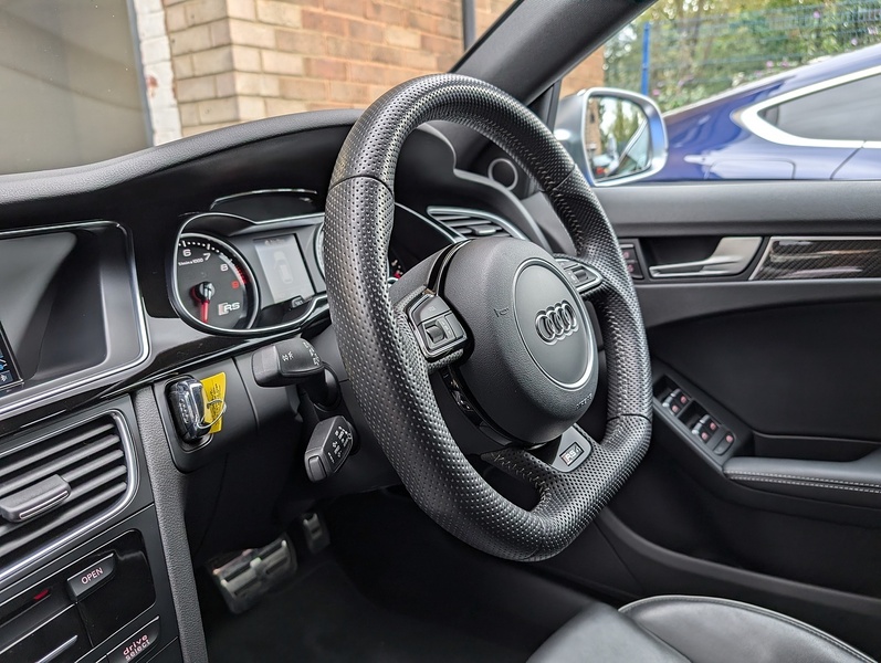 Audi 4.2 FSI V8 Estate 5dr Petrol S Tronic quattro Euro 5 (450 ps)