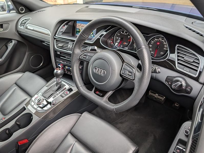 Audi 4.2 FSI V8 Estate 5dr Petrol S Tronic quattro Euro 5 (450 ps)
