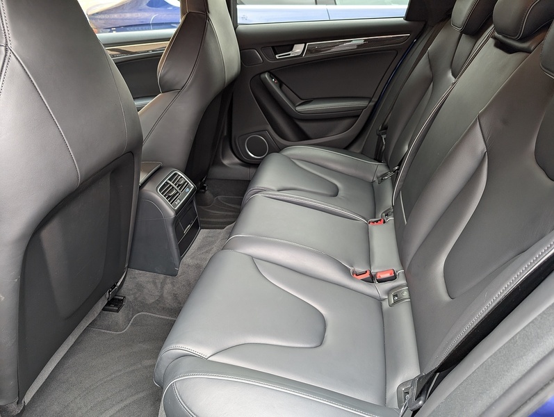 Audi 4.2 FSI V8 Estate 5dr Petrol S Tronic quattro Euro 5 (450 ps)