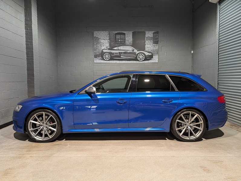 Audi 4.2 FSI V8 Estate 5dr Petrol S Tronic quattro Euro 5 (450 ps)