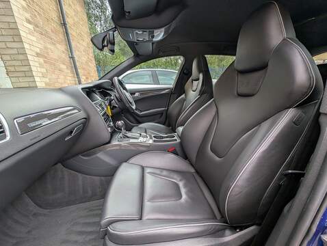 Audi 4.2 FSI V8 Estate 5dr Petrol S Tronic quattro Euro 5 (450 ps)