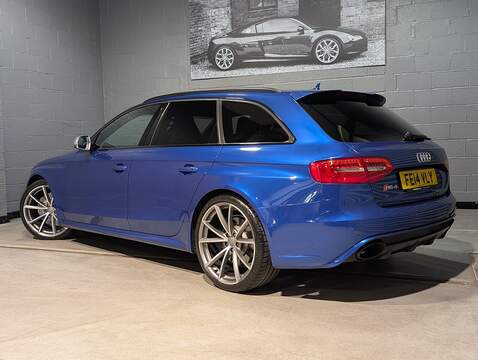 Audi 4.2 FSI V8 Estate 5dr Petrol S Tronic quattro Euro 5 (450 ps)