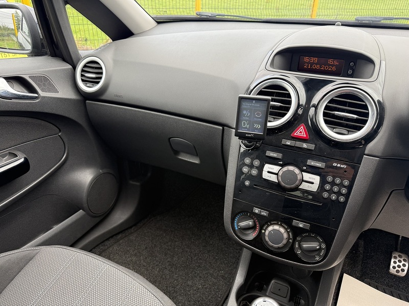 Vauxhall 1.2 16V Limited Edition Hatchback 3dr Petrol Manual (A/C) (129 g/km, 84 bhp)