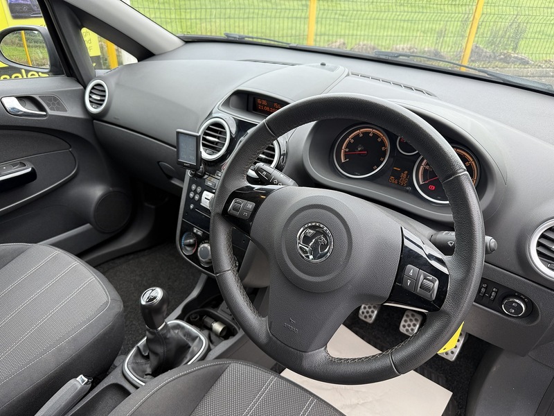 Vauxhall 1.2 16V Limited Edition Hatchback 3dr Petrol Manual (A/C) (129 g/km, 84 bhp)