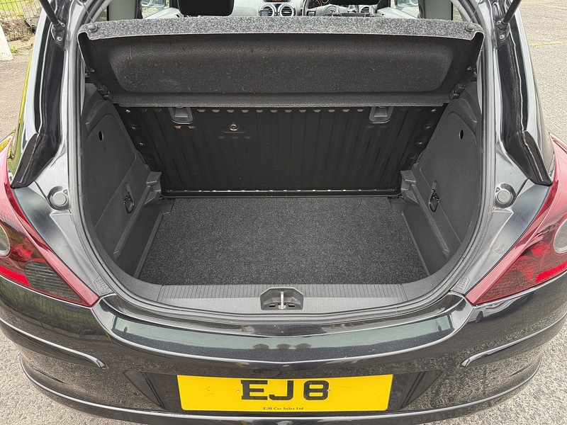 Vauxhall 1.2 16V Limited Edition Hatchback 3dr Petrol Manual (A/C) (129 g/km, 84 bhp)