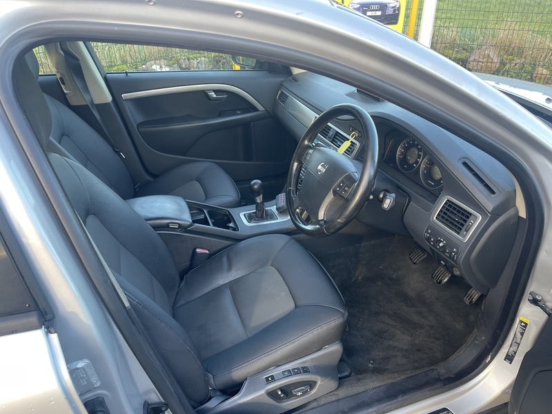 Volvo D5 Se 2.4 5dr Estate Manual Diesel