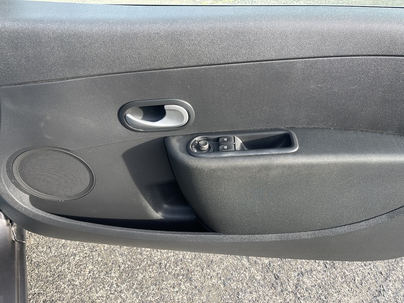 Renault 1.2 Expression + Hatchback 3dr Petrol Manual Euro 5 (75 ps)