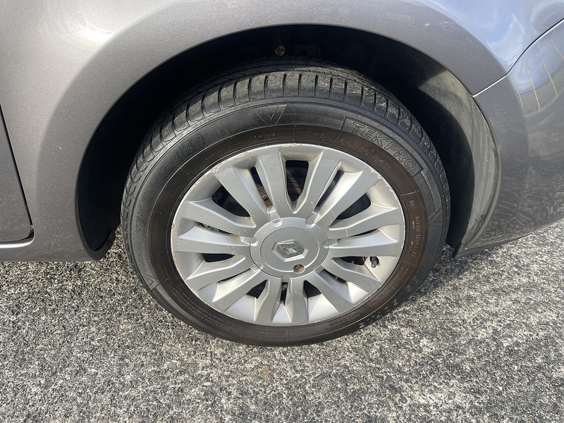 Renault 1.2 Expression + Hatchback 3dr Petrol Manual Euro 5 (75 ps)