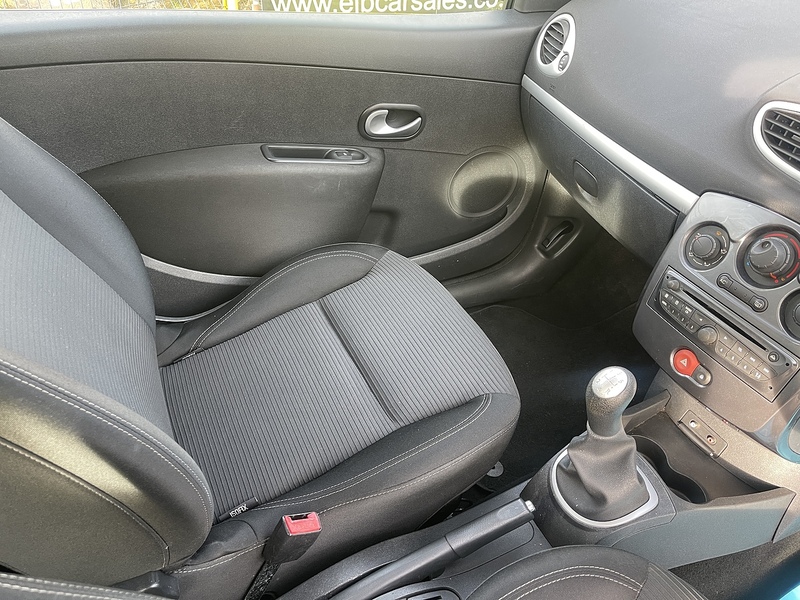 Renault 1.2 Expression + Hatchback 3dr Petrol Manual Euro 5 (75 ps)