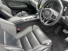 Volvo XC60 D4 R-Design (Pan Roof) 