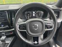 Volvo XC60 D4 R-Design (Pan Roof) 
