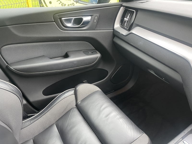 Volvo D4 R-Design (Pan Roof) 2.0 5dr SUV Automatic Diesel