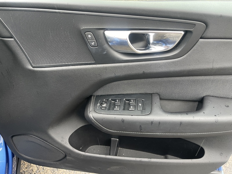 Volvo D4 R-Design (Pan Roof) 2.0 5dr SUV Automatic Diesel