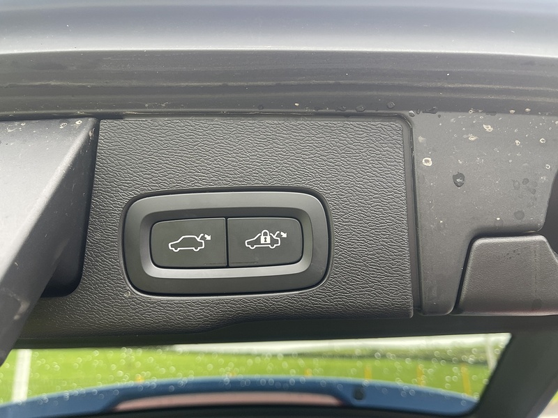 Volvo D4 R-Design (Pan Roof) 2.0 5dr SUV Automatic Diesel