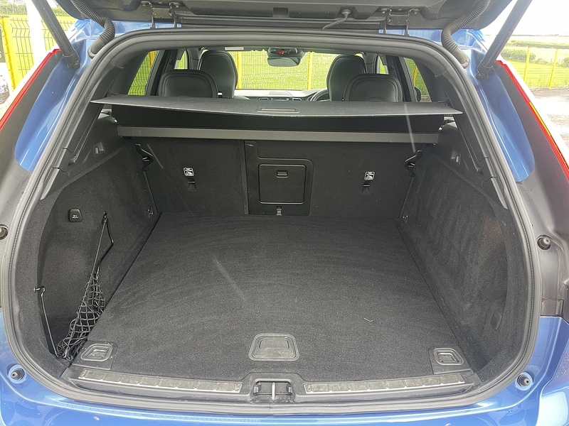 Volvo D4 R-Design (Pan Roof) 2.0 5dr SUV Automatic Diesel