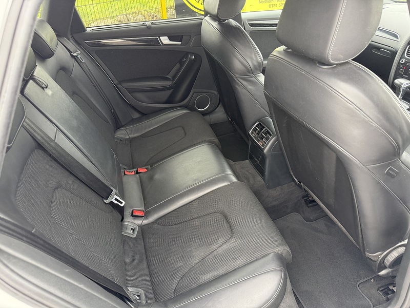 Audi 2.0 TDI Black Edition Estate 5dr Diesel Multitronic Euro 5 (s/s) (177 ps)