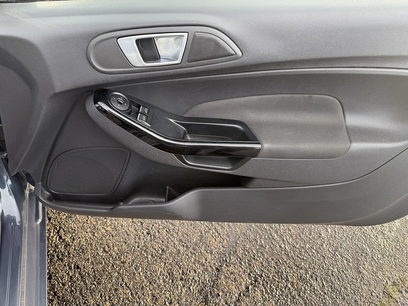 Ford 1.6 TDCi ECOnetic Zetec Hatchback 3dr Diesel Manual Euro 5 (s/s) (95 ps)