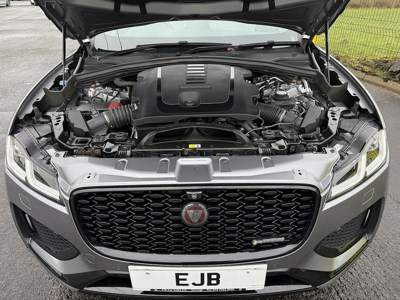 Jaguar 3.0 D300 MHEV R-Dynamic HSE SUV 5dr Diesel Auto AWD Euro 6 (s/s) (300 ps)