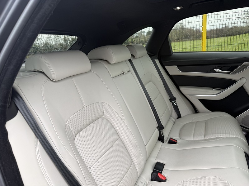 Jaguar 3.0 D300 MHEV R-Dynamic HSE SUV 5dr Diesel Auto AWD Euro 6 (s/s) (300 ps)