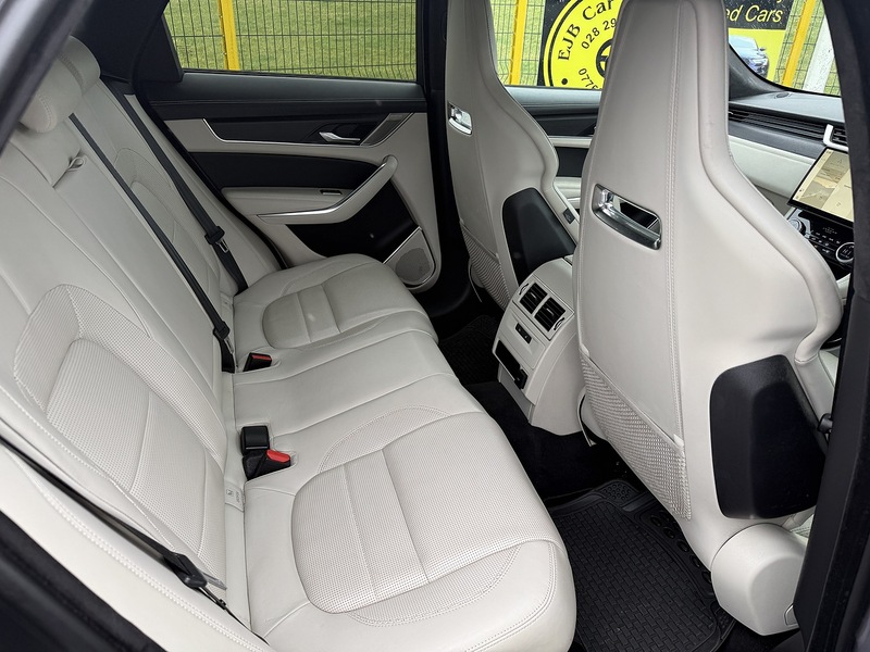 Jaguar 3.0 D300 MHEV R-Dynamic HSE SUV 5dr Diesel Auto AWD Euro 6 (s/s) (300 ps)