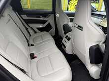 Jaguar F-PACE D300 MHEV R-Dynamic HSE 