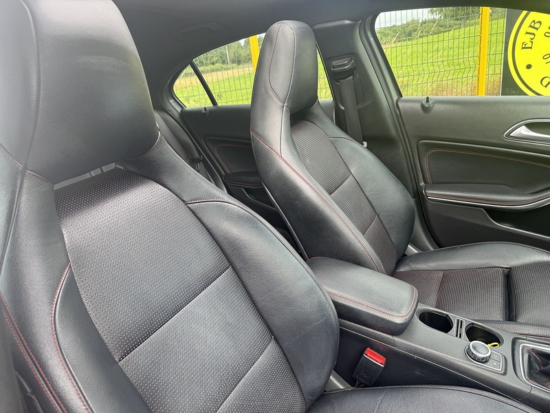 Mercedes-Benz A180d AMG Line Premium Plus (Pan Roof) 1.5 5dr Hatchback Manual Diesel
