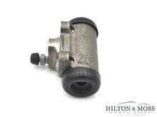 Mercedes W121 190SL, '57 onwards, Rear wheel brake cylinder Image 4