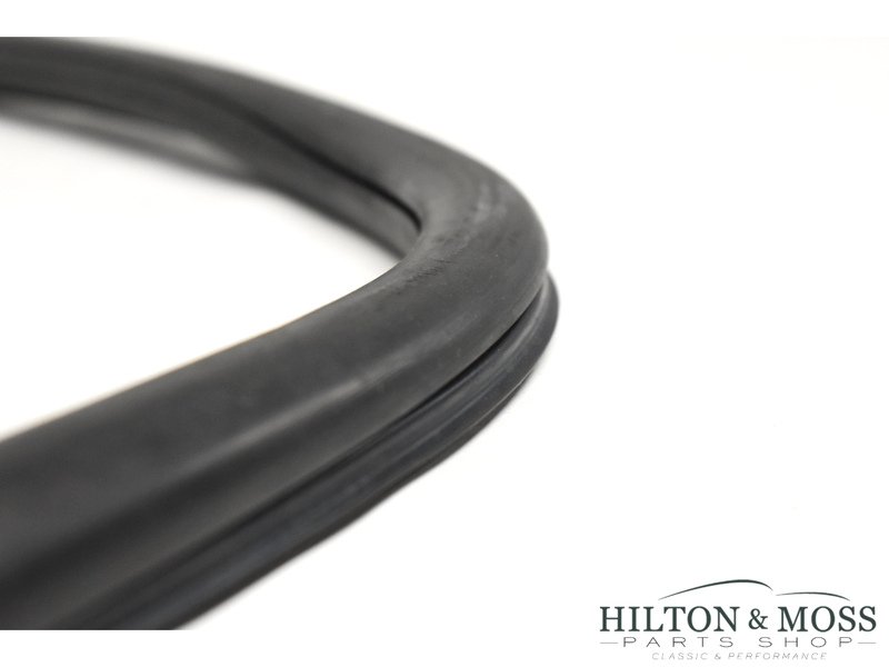 Jaguar E-Type S1 / S2 / S3 Rear Windscreen Rubber Seal Image 4